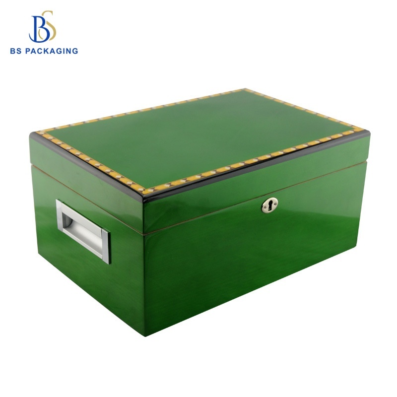 Wooden cigar humidor cigar box